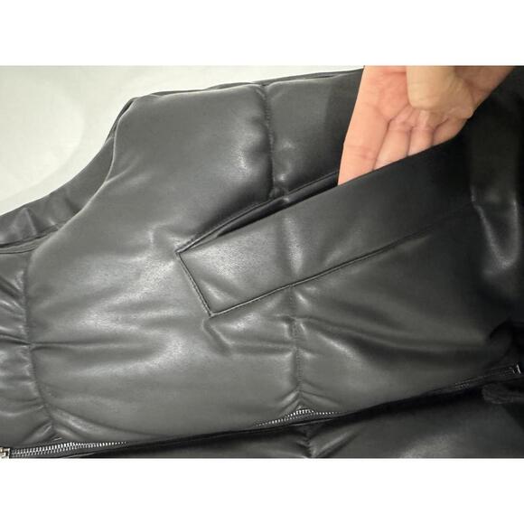 NWT Banana Republic Black Vegan Leather Puffer Zip Up Vest- Size XS - Picture 4 of 9